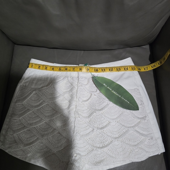Farm Rio Crochet Detail Cotton Denim Shorts White Size 28 NWT - Picture 6 of 11